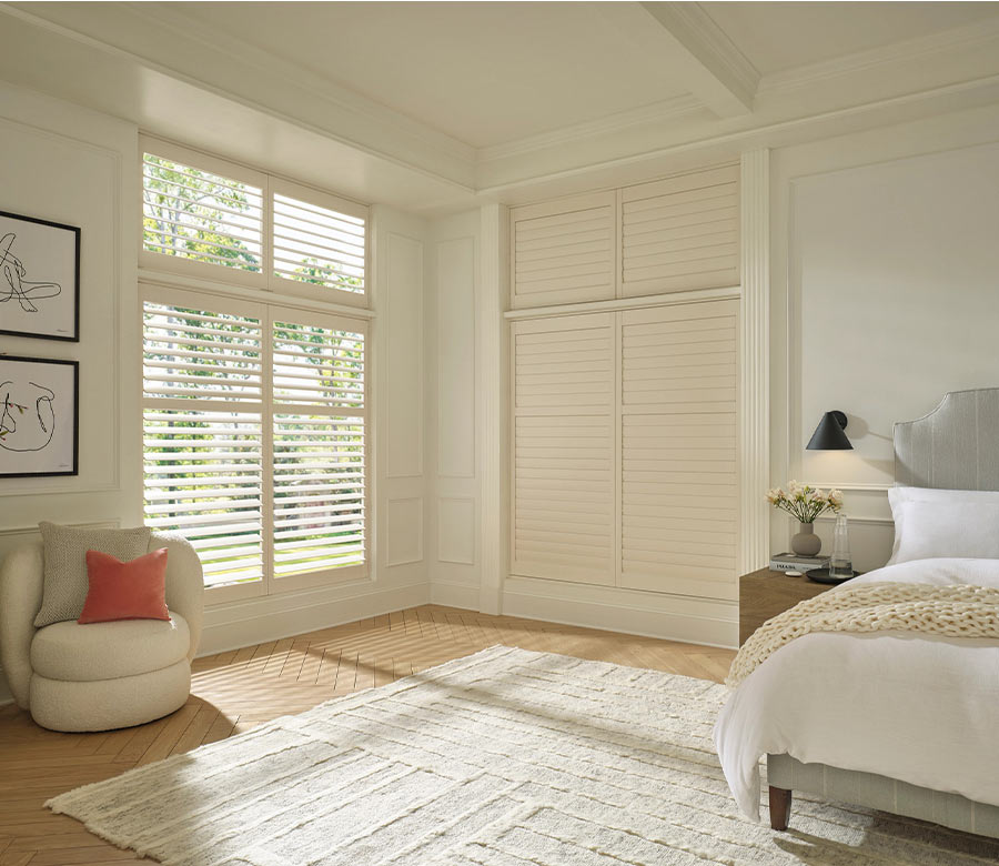 Hunter Douglas Palm Beach™ PolySatin™ shutters in a Cleveland home